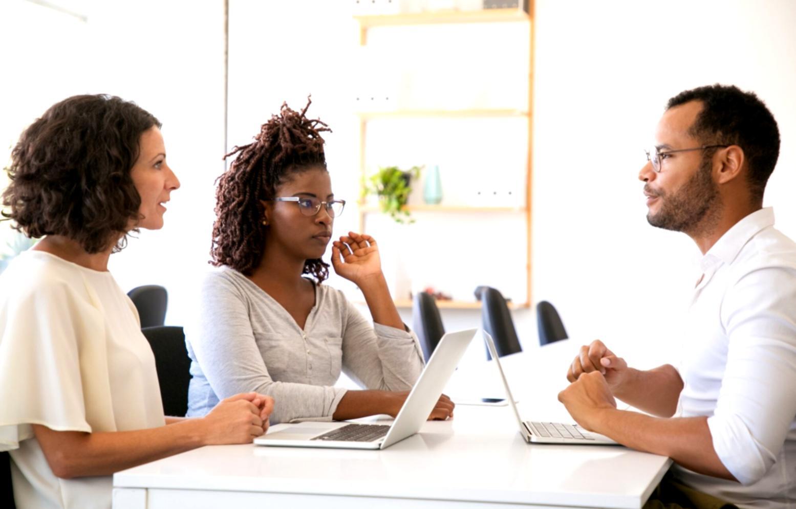 Análisis de riesgos y oportunidades empresariales